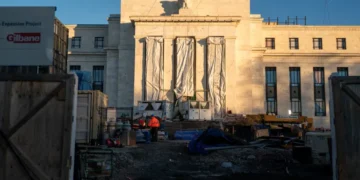 US Federal Reserve Maintains Interest Rates Amid Political Pressure