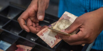 Rand breaks below R16/$ for the first time since 2022